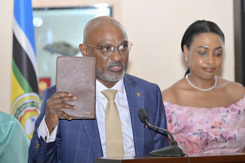 PRESIDENT MUSEVENI PRESIDES OVER SWEARING-IN OF THREE NEW MINISTERS, REITERATES POSITION ON DUAL CITIZENSHIP